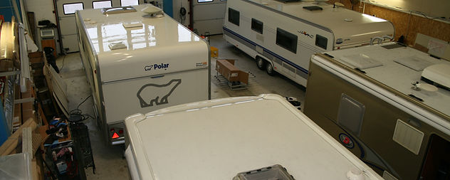 Verksted med campingvogner og bobiler